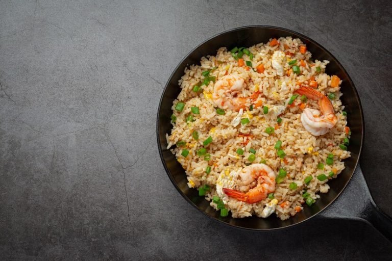 american-shrimp-fried-rice-served-with-chili-fish-sauce-thai-food_1150-26584