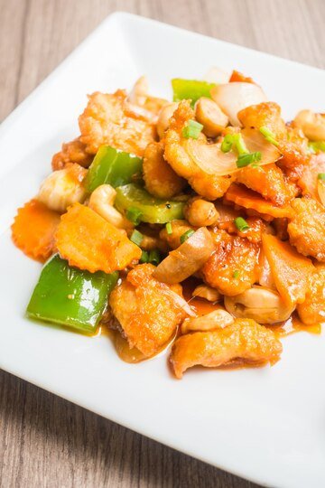 stir-fried-chicken-with-cashew-nuts_1203-2851